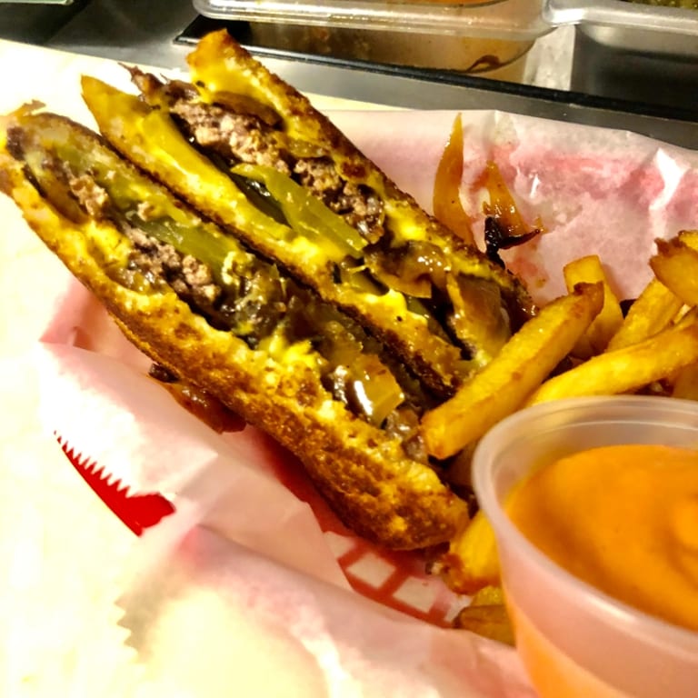 Delicious Veggie Burgers: A Tasty Vegetarian Option